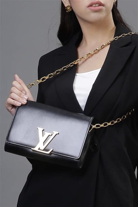 louis vuitton chain louise bag outfit|Louis Vuitton crossbody camera bag.